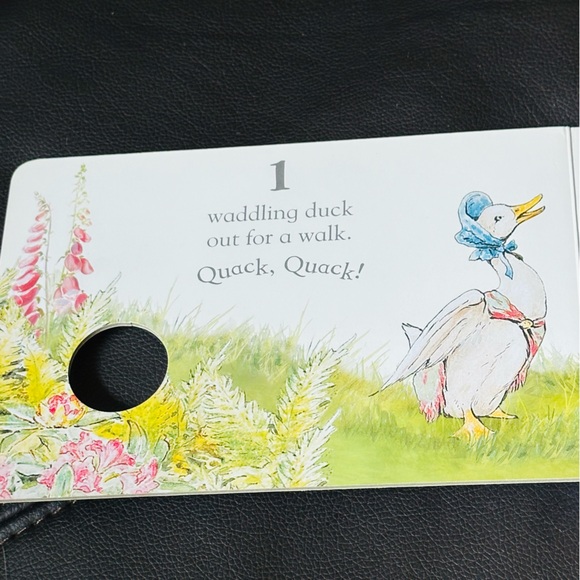 Peter Rabbit 🐰 Finger Puppet Book Baby Board Book - Picture 2 of 7